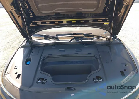 2025 Audi A6 E-Tron Premium Plus z USA, uszkodzony, nr VIN WAU2CAGH1SA018325